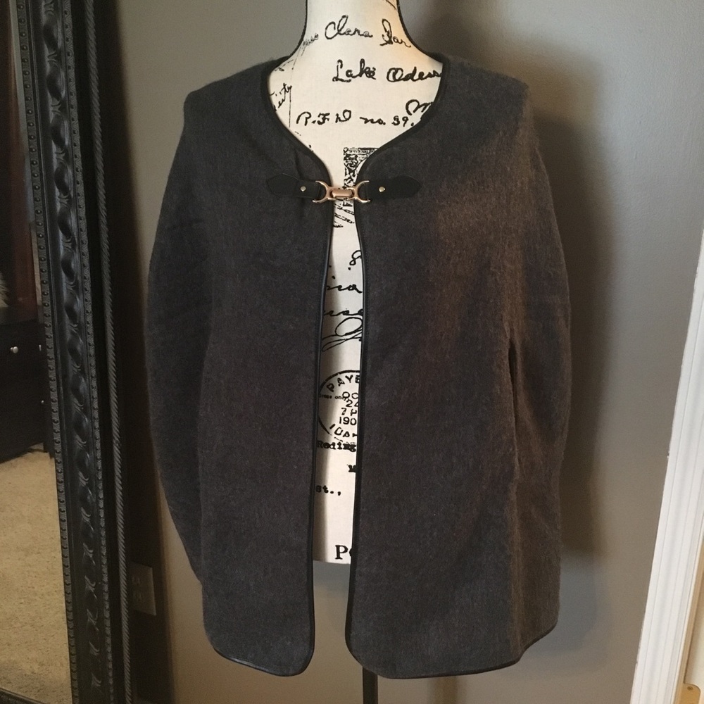 NWT Charcoal Grey Cape David & Young